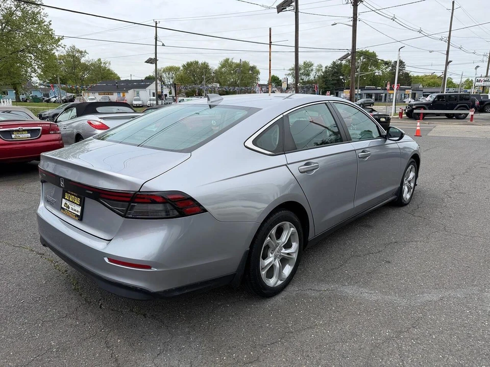2023 Honda Accord 11th Gen - Image 25 of 28