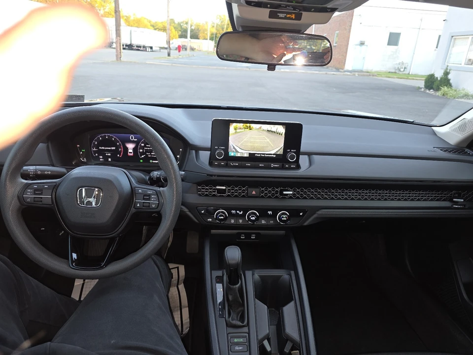 2023 Honda Accord 11th Gen - Image 15 of 21