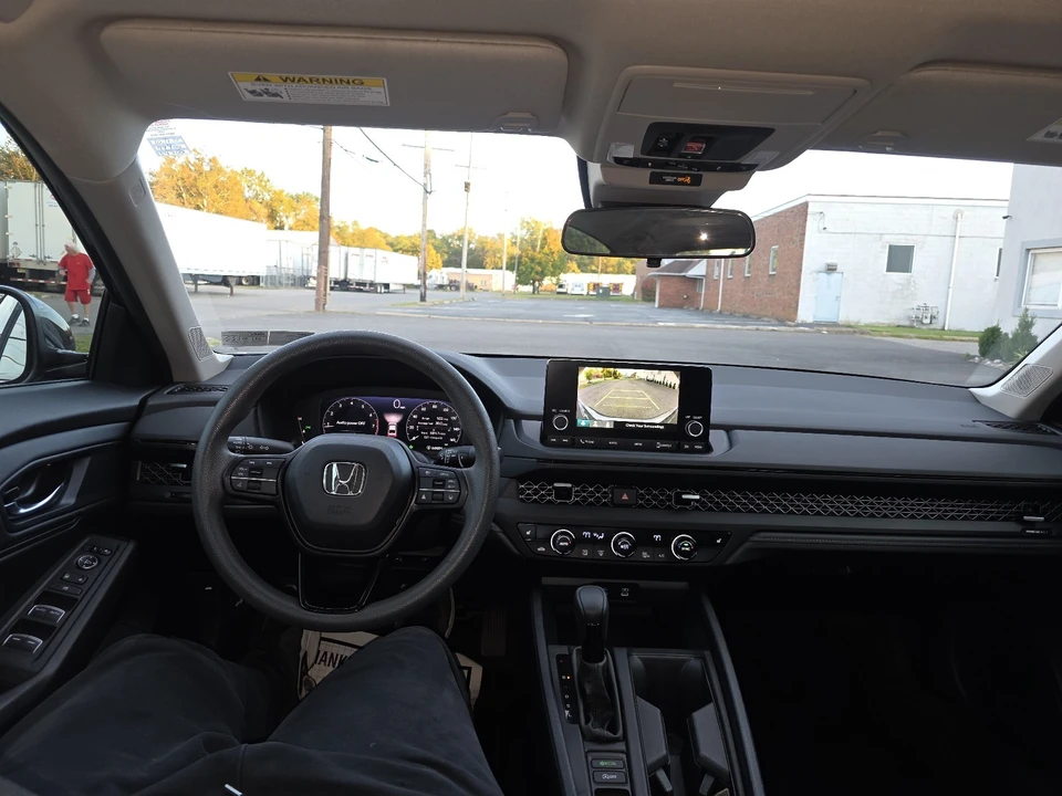 2023 Honda Accord 11th Gen - Image 16 of 21