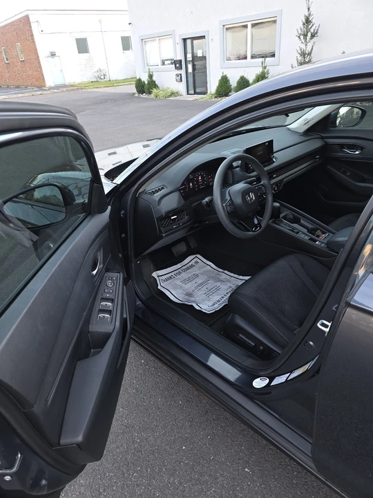 2023 Honda Accord 11th Gen - Image 15 of 21