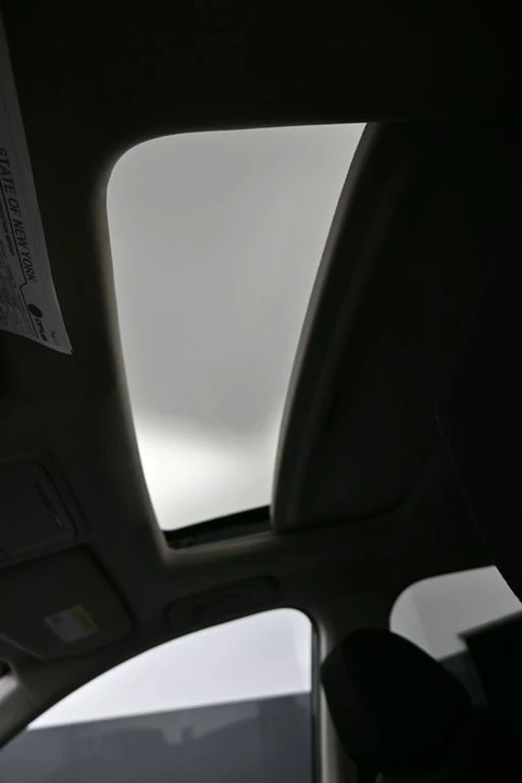 2023 Honda CR-V 6th Gen - Image 18 of 21