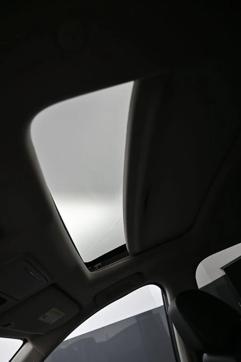 2023 Honda CR-V 6th Gen - Image 18 of 21