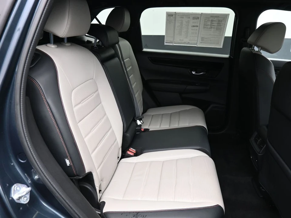 2023 Honda CR-V 6th Gen - Image 24 of 31
