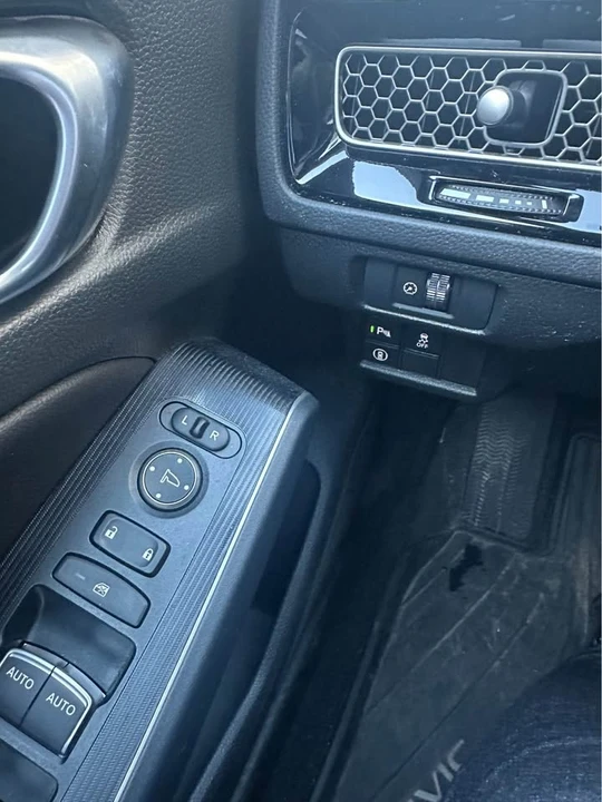 2023 Honda Civic 11th Gen - Image 18 of 19