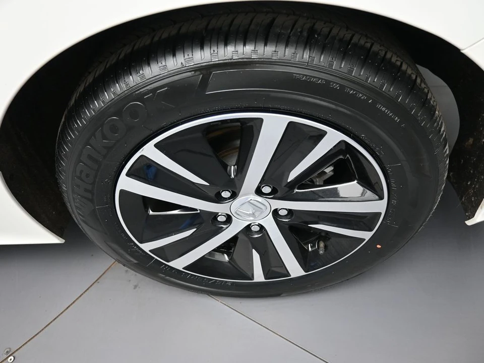 2023 Honda Civic 11th Gen - Image 15 of 21