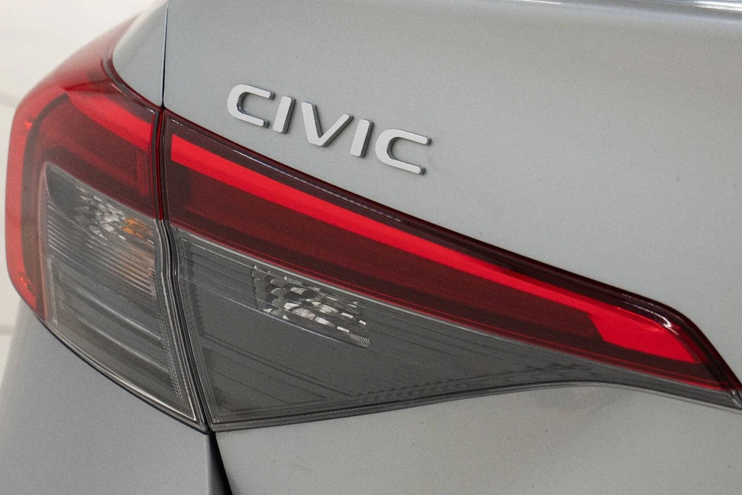 2023 Honda Civic 11th Gen - Image 14 of 31
