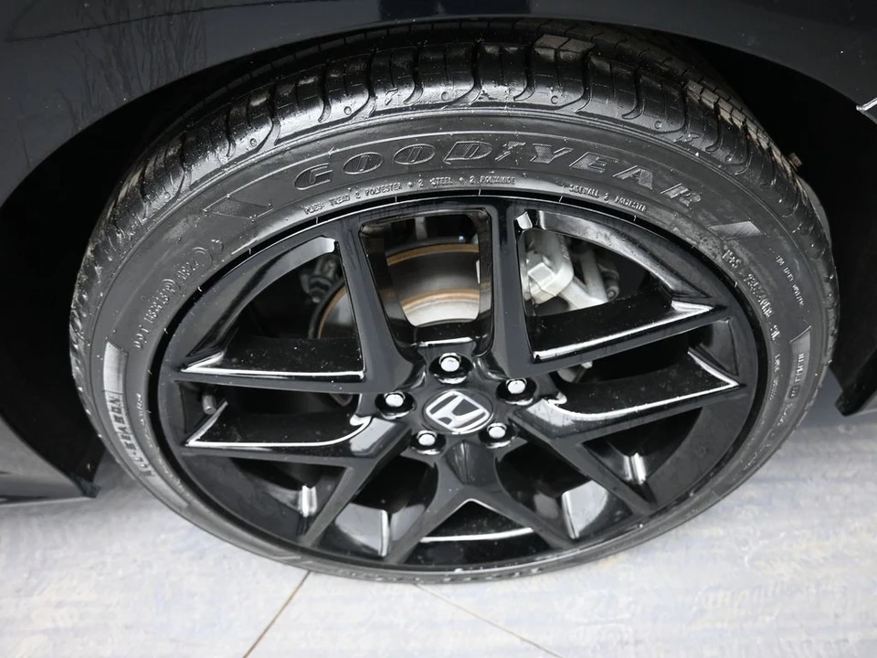 2023 Honda Civic 11th Gen - Image 15 of 21
