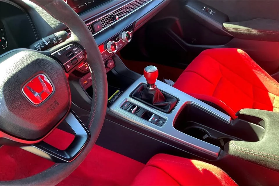 2023 Honda FL5 Civic Type R - Image 15 of 19
