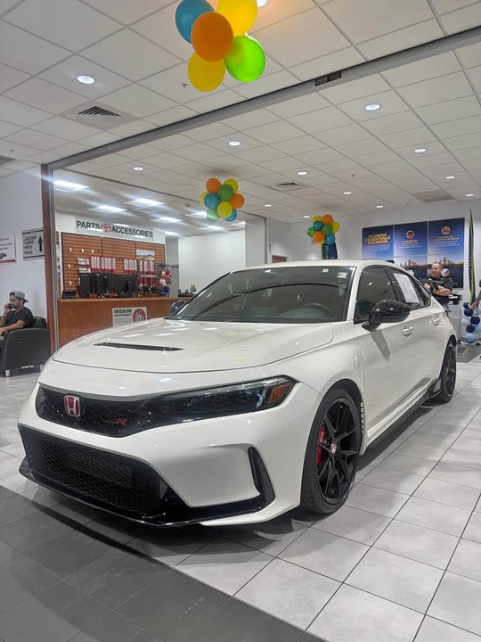 2023 Honda FL5 Civic Type R - Image 1 of 15