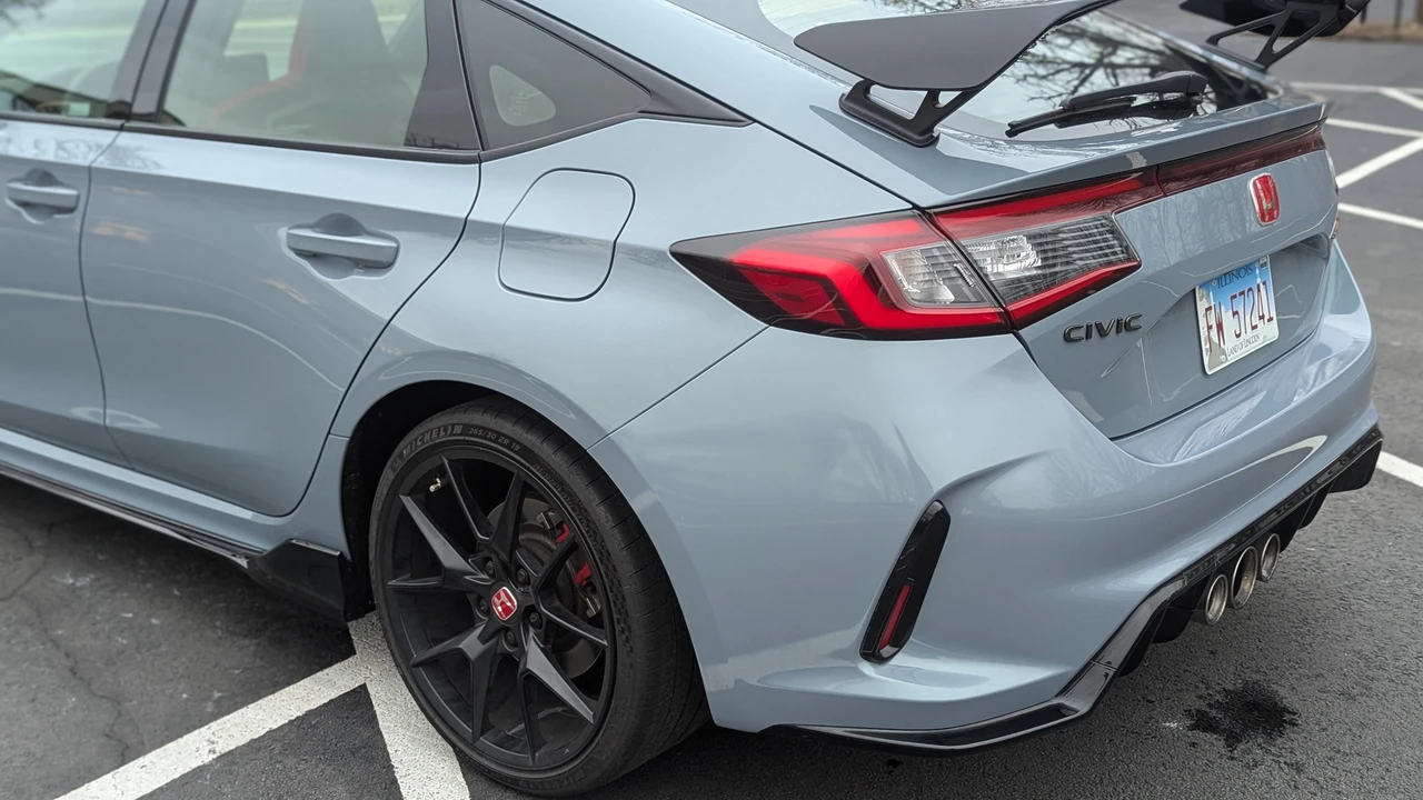 2023 Honda FL5 Civic Type R - Image 21 of 31