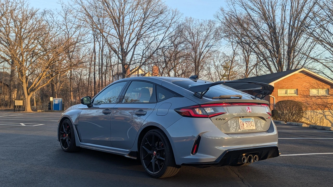 2023 Honda FL5 Civic Type R - Image 9 of 31