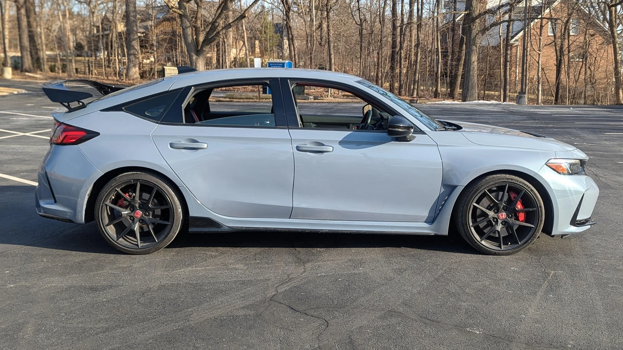 2023 Honda FL5 Civic Type R - Image 12 of 31