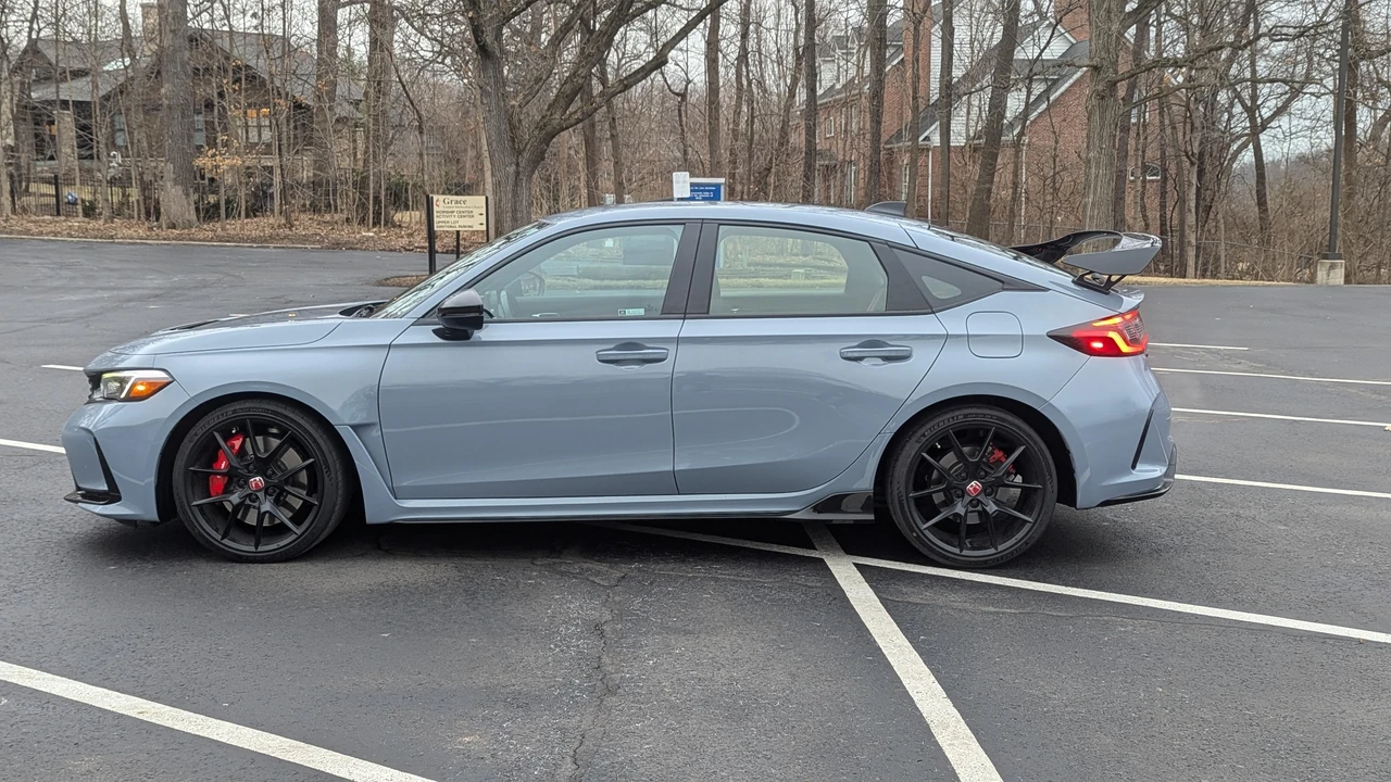 2023 Honda FL5 Civic Type R - Image 8 of 31