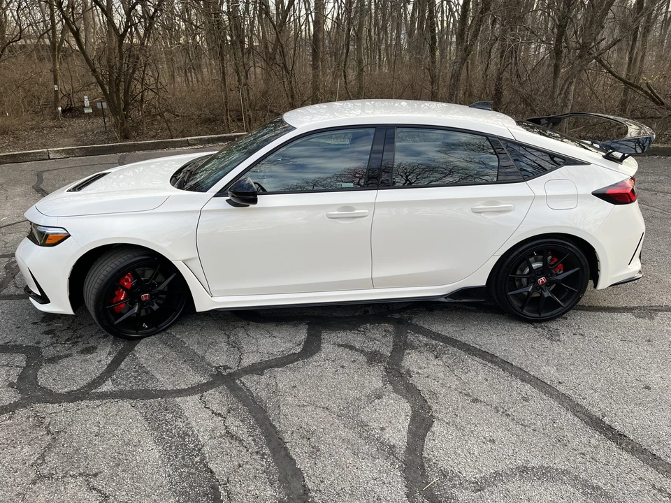 2023 Honda FL5 Civic Type R - Image 10 of 31