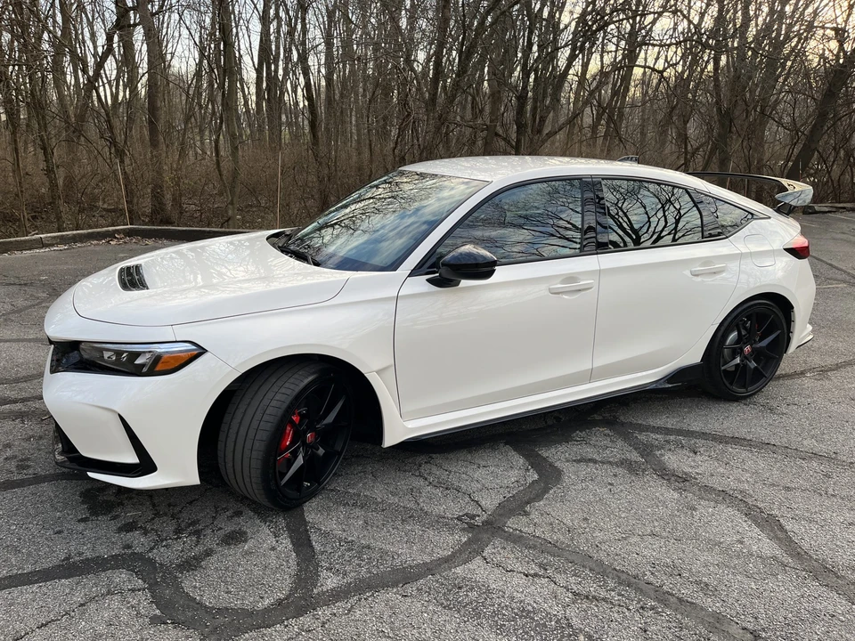 2023 Honda FL5 Civic Type R - Image 9 of 31