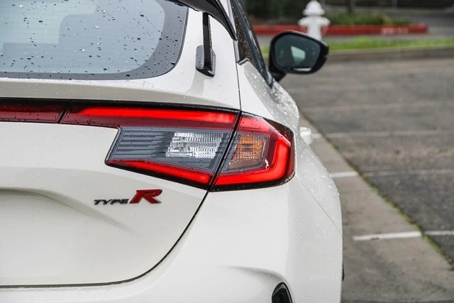 2023 Honda FL5 Civic Type R - Image 12 of 12