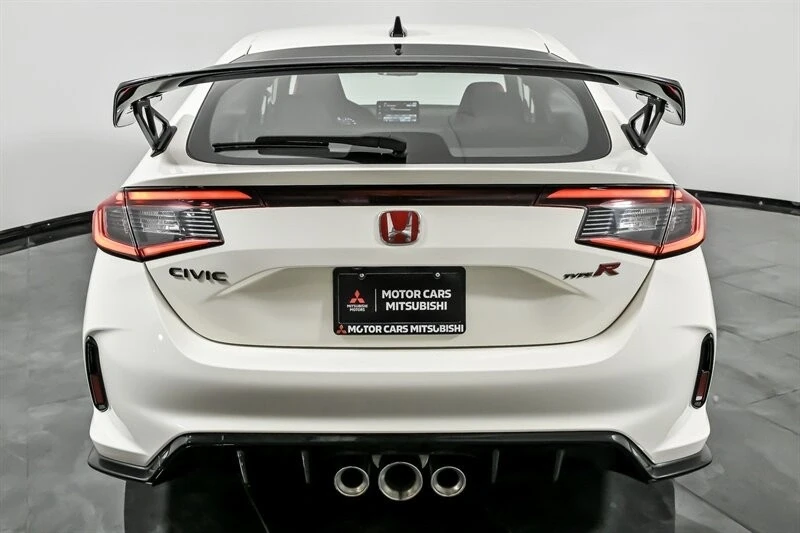 2023 Honda FL5 Civic Type R - Image 10 of 21