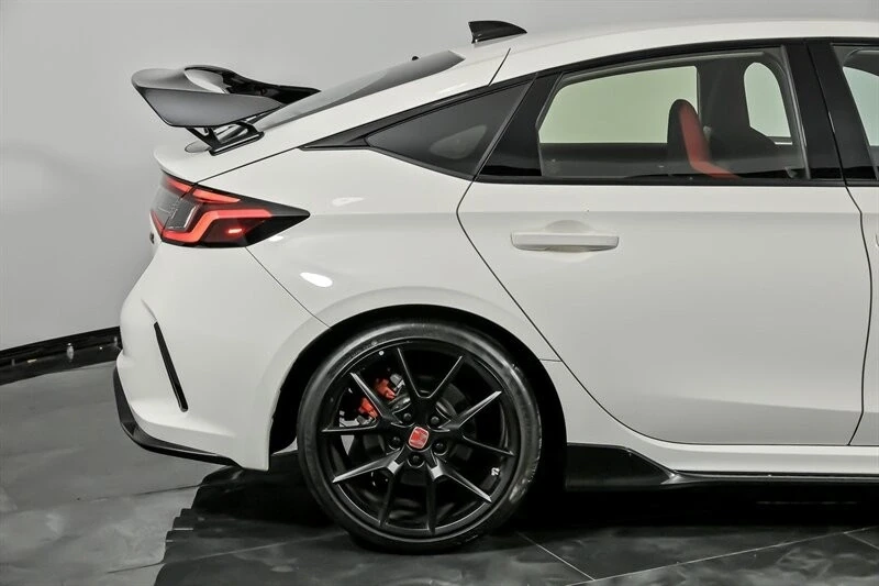 2023 Honda FL5 Civic Type R - Image 12 of 21