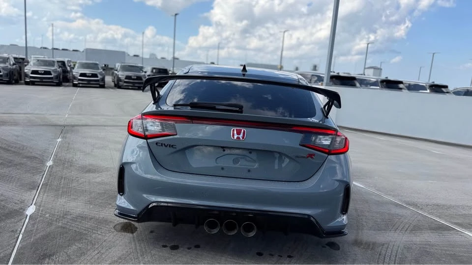 2023 Honda FL5 Civic Type R - Image 8 of 13