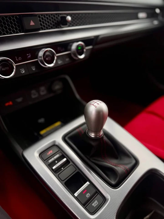 2023 Honda FL5 Civic Type R - Image 15 of 19