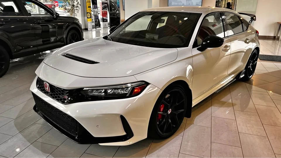 2023 Honda FL5 Civic Type R - Image 1 of 13