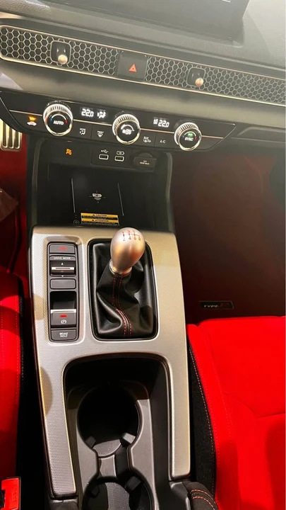 2023 Honda FL5 Civic Type R - Image 11 of 13