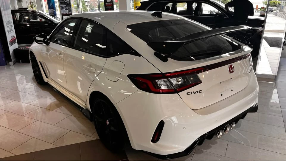 2023 Honda FL5 Civic Type R - Image 7 of 13