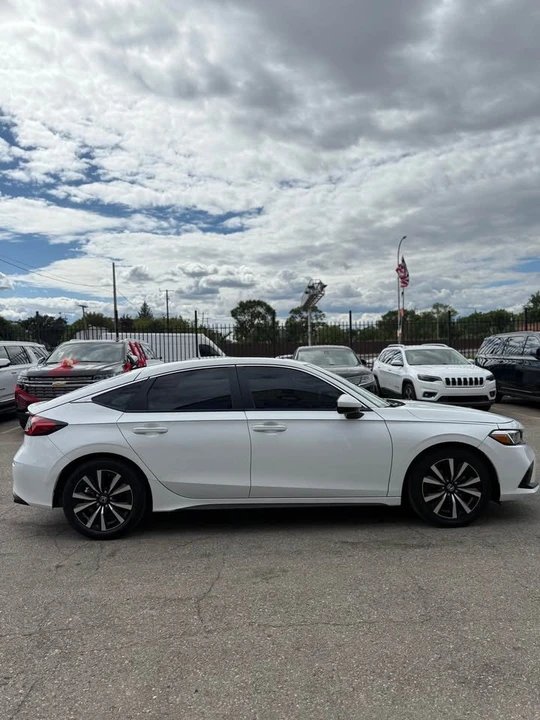 2023 Honda Civic 11th Gen - Image 9 of 17