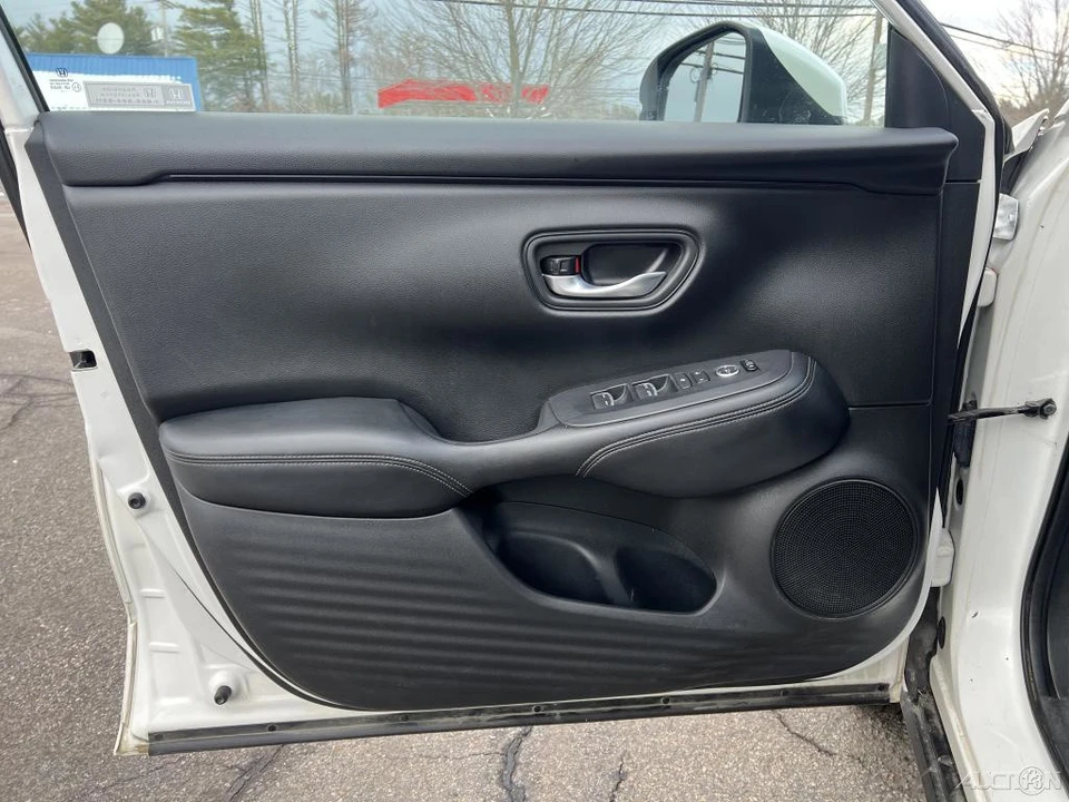 2023 Honda HR-V 3rd Gen - Image 11 of 12
