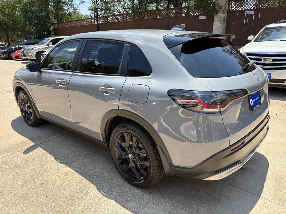 2023 Honda HR-V 3rd Gen - Image 9 of 16