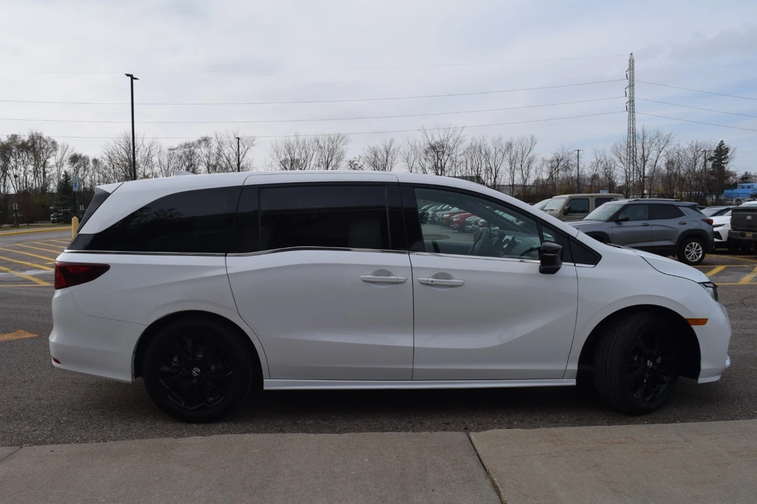 2023 Honda Odyssey - Image 2 of 19