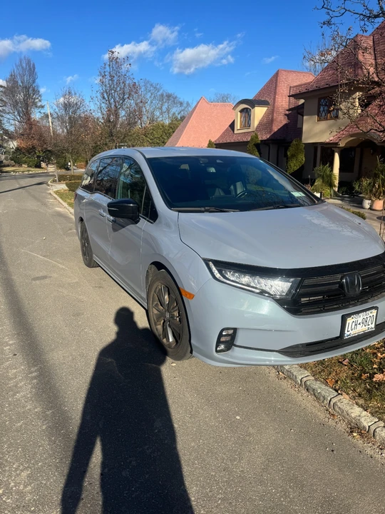 2023 Honda Odyssey - Image 2 of 8
