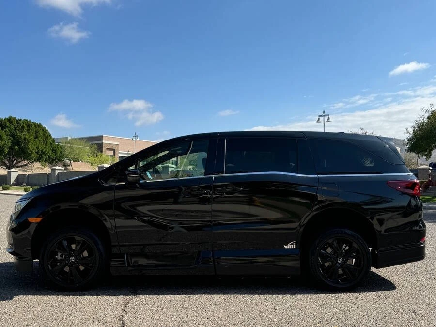 2023 Honda Odyssey - Image 11 of 15