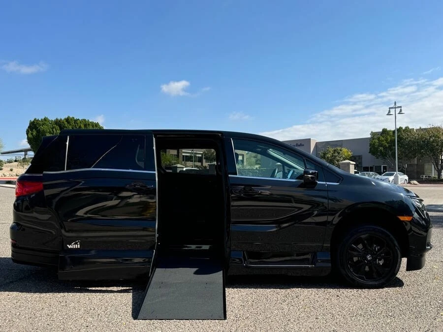 2023 Honda Odyssey - Image 3 of 15
