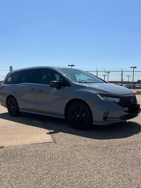 2023 Honda Odyssey - Image 2 of 7