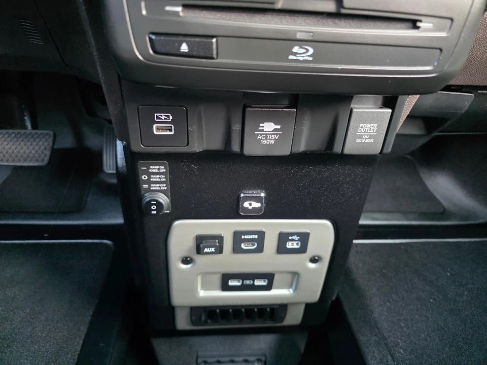 2023 Honda Odyssey - Image 12 of 21