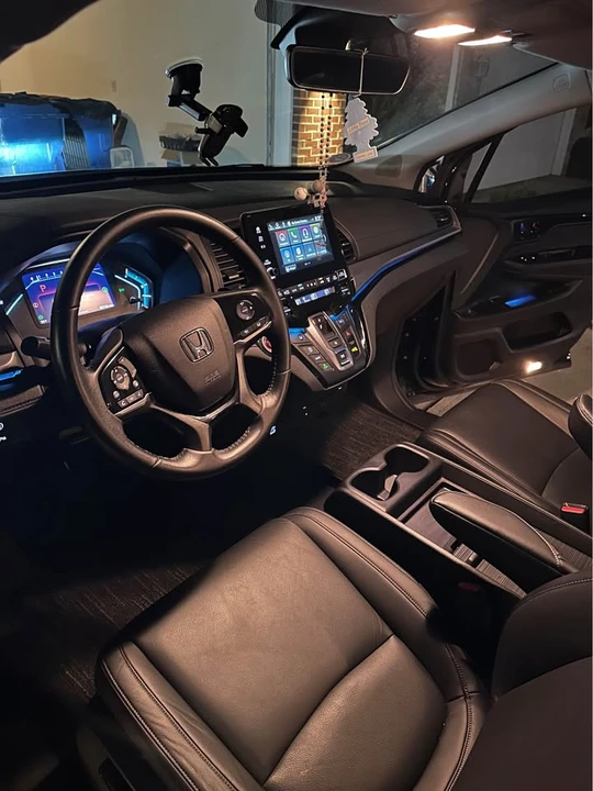 2023 Honda Odyssey - Image 2 of 7