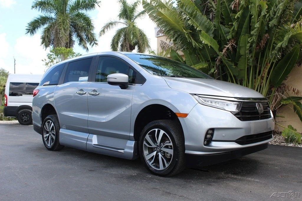 2023 Honda Odyssey - Image 3 of 12