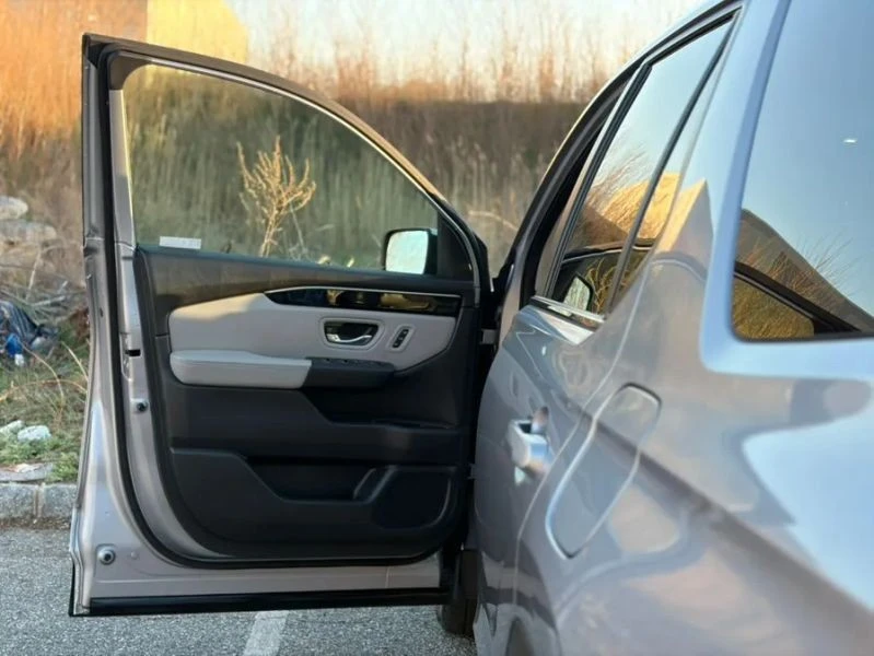 2023 Honda Pilot 4th Gen - Image 11 of 12