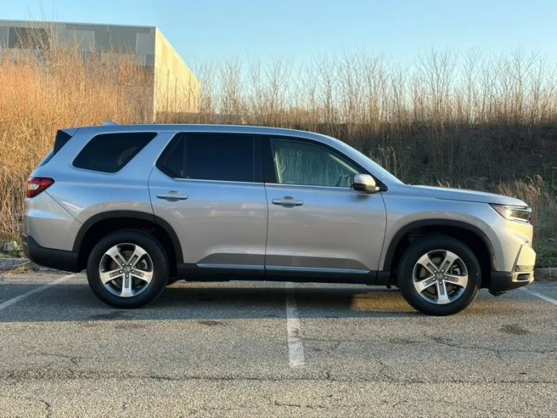 2023 Honda Pilot 4th Gen - Image 9 of 12