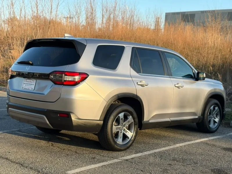 2023 Honda Pilot 4th Gen - Image 8 of 12