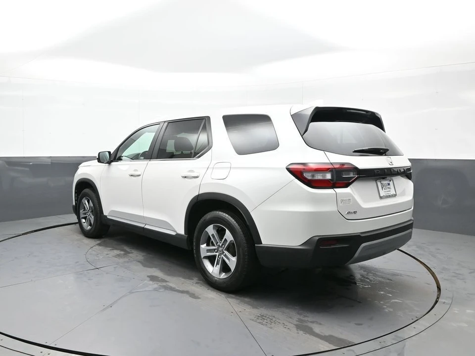 2023 Honda Pilot 4th Gen - Image 8 of 21
