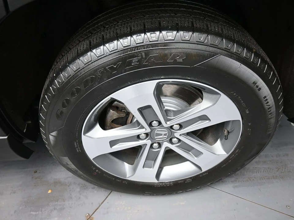 2023 Honda Pilot 4th Gen - Image 15 of 21