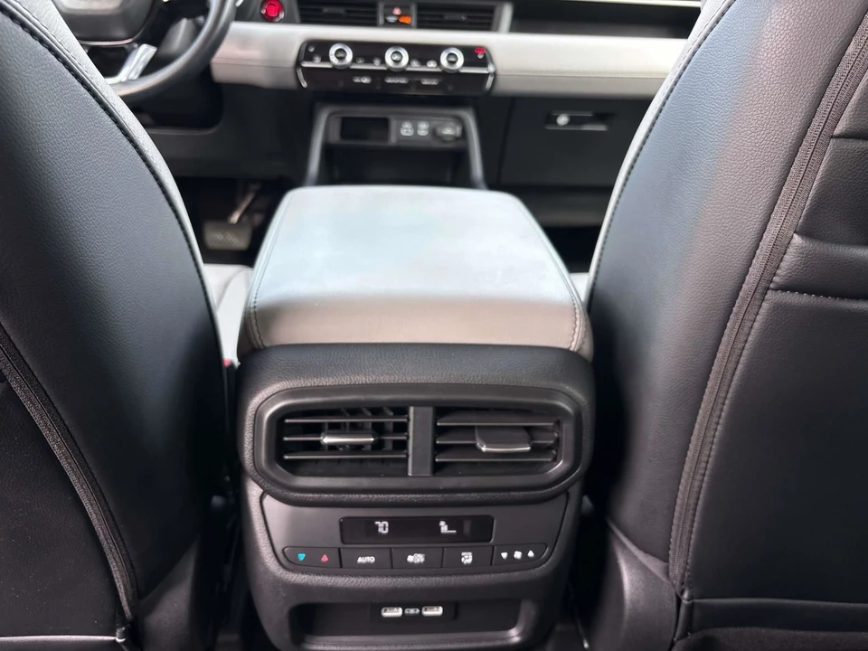 2023 Honda Pilot 4th Gen - Image 16 of 21