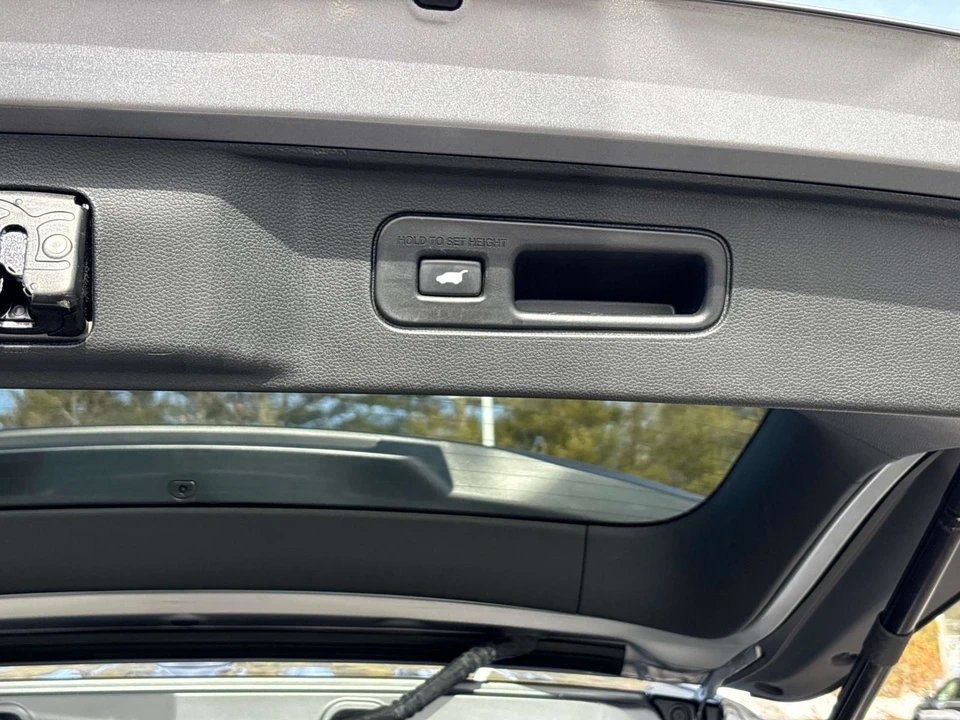 2023 Honda Pilot 4th Gen - Image 18 of 21