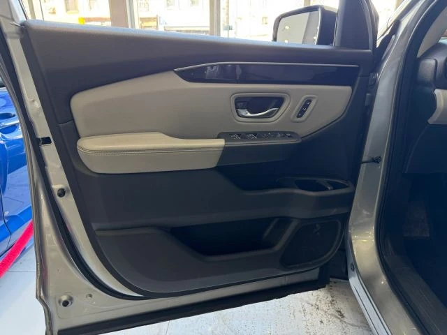 2023 Honda Pilot 4th Gen - Image 11 of 31