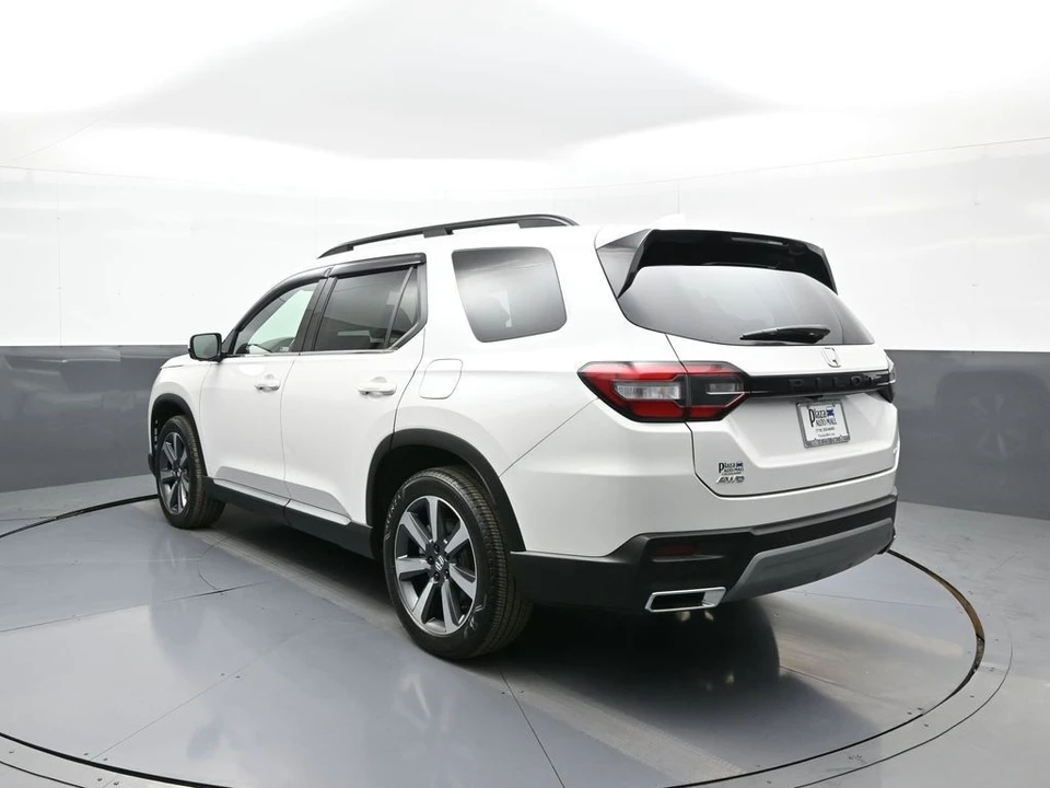2023 Honda Pilot 4th Gen - Image 8 of 21