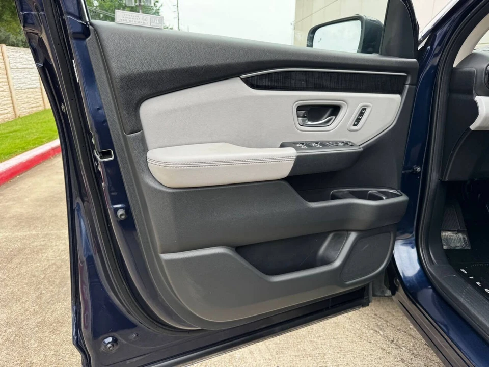 2023 Honda Pilot 4th Gen - Image 9 of 12