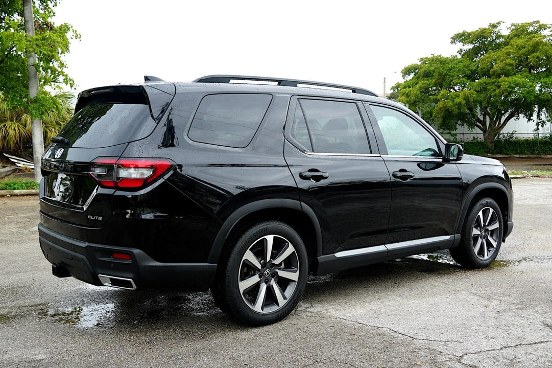 2023 Honda Pilot 4th Gen - Image 10 of 21