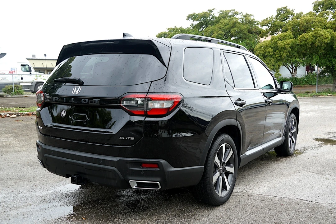 2023 Honda Pilot 4th Gen - Image 9 of 21